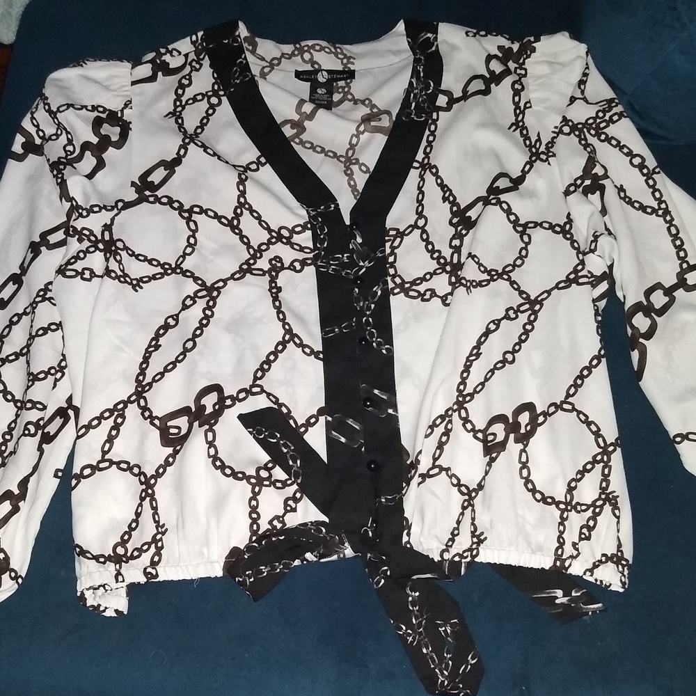 Ashley Stewart White & Brown Chain-Print Tie-Front Button Down Shirt Size 2X